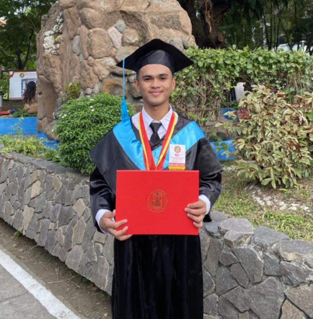 Two children of Davao Mango Farmers graduated college